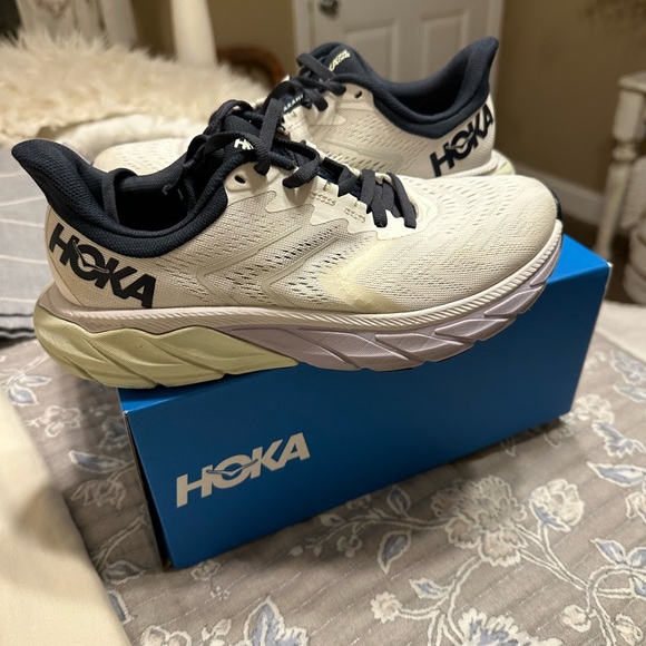 Hoka size six - Picture 7 of 8